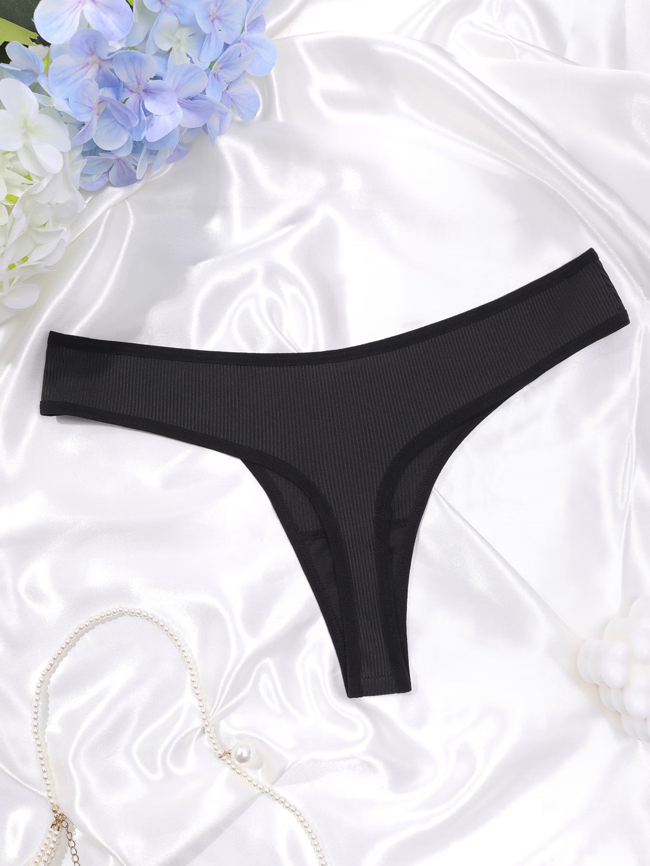 Culotte femme noire à détails bijoux