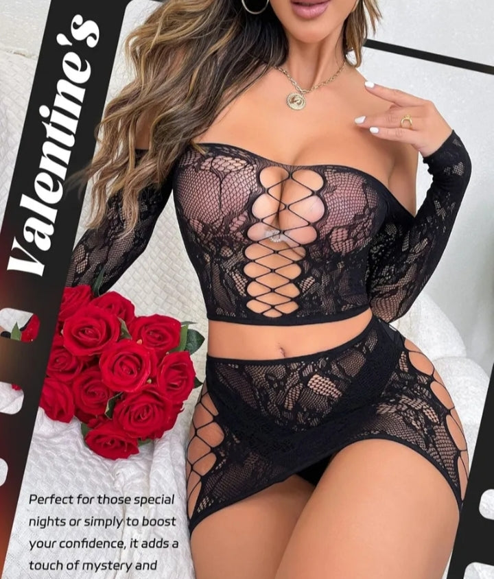 Ensemble lingerie en dentelle lacée – sensualité et élégance audacieuse