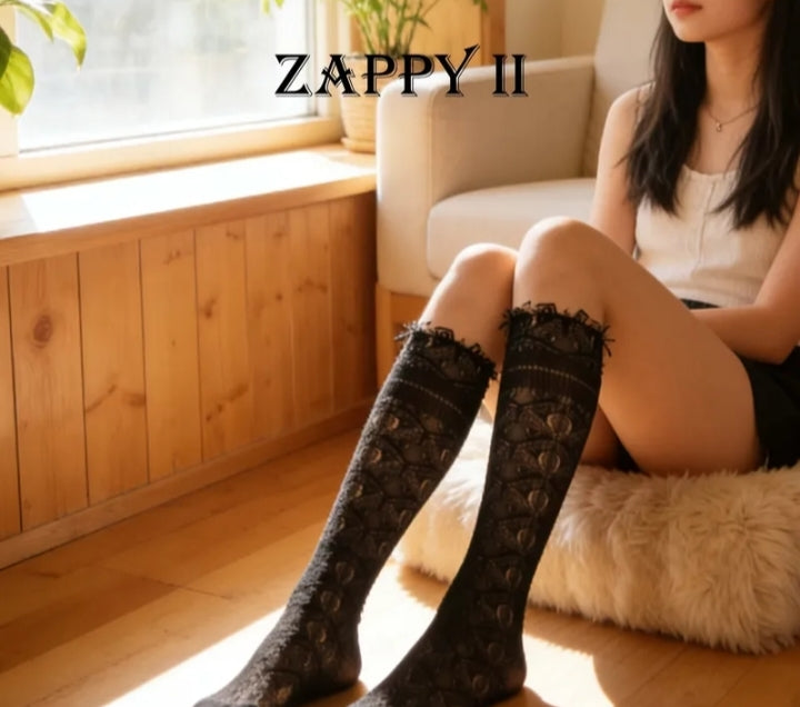 Lace knee-high socks – retro charm and feminine elegance